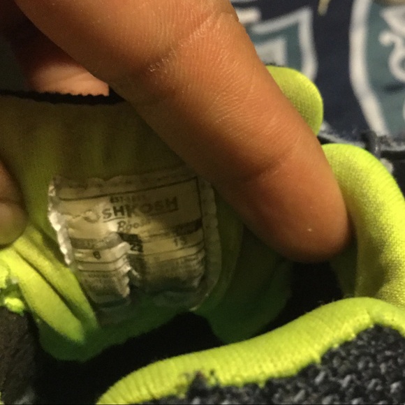 Boy’s OshKosh Sneakers w/Box - Picture 4 of 6